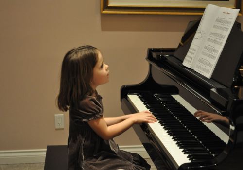 Học đàn Piano tại trung tâm dạy nhạc biên hòa	